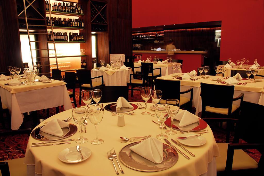 Howard Johnson Plaza Resort & Casino Mayorazgo Paraná Extérieur photo Restaurant in the hotel