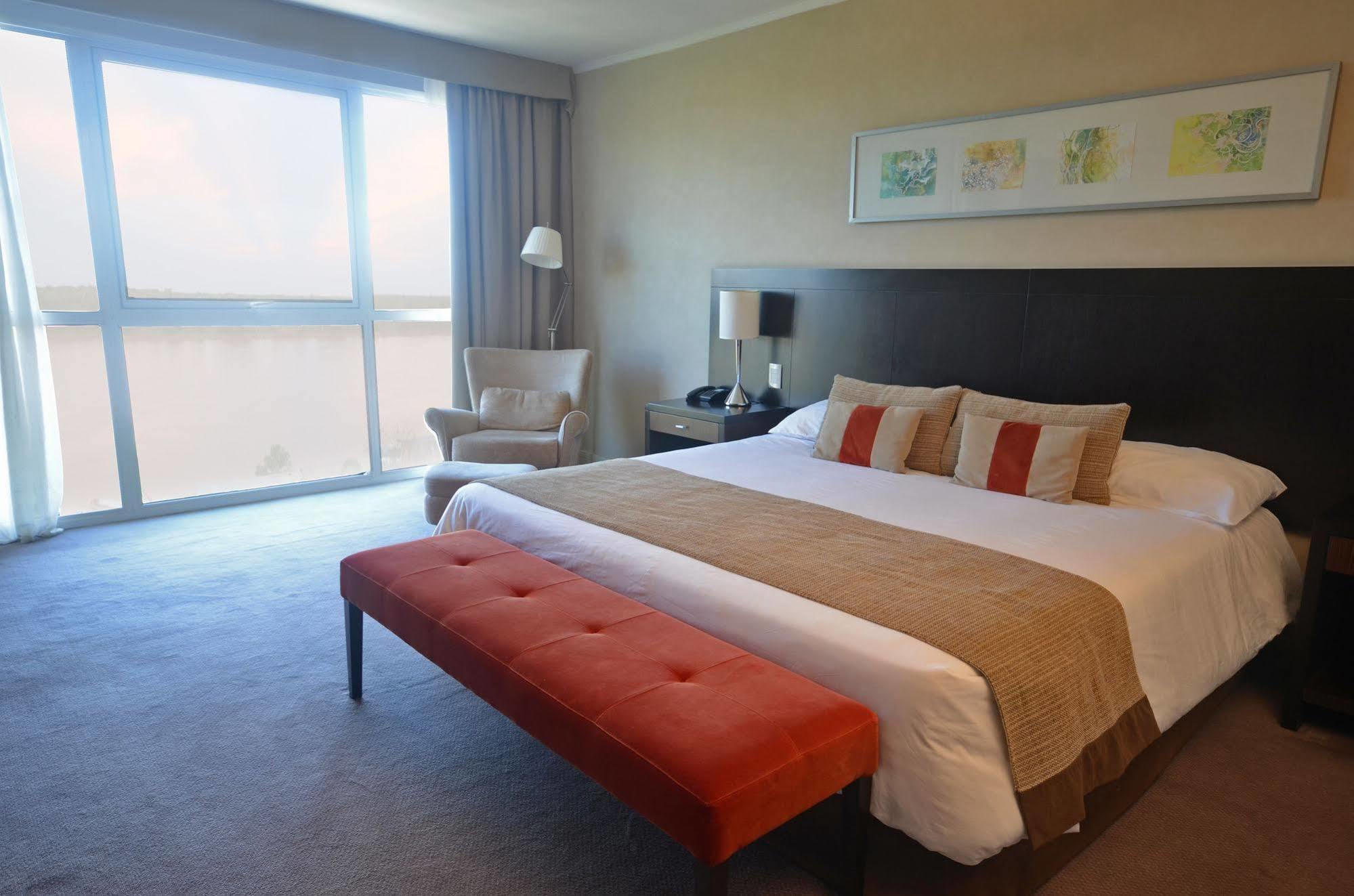 Howard Johnson Plaza Resort & Casino Mayorazgo Paraná Extérieur photo A bedroom at the hotel