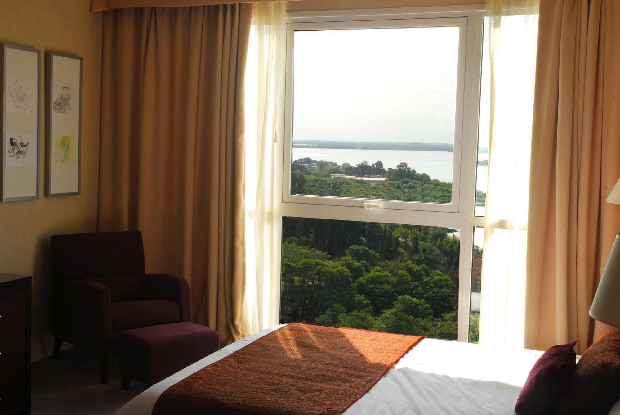 Howard Johnson Plaza Resort & Casino Mayorazgo Paraná Extérieur photo A room at the hotel