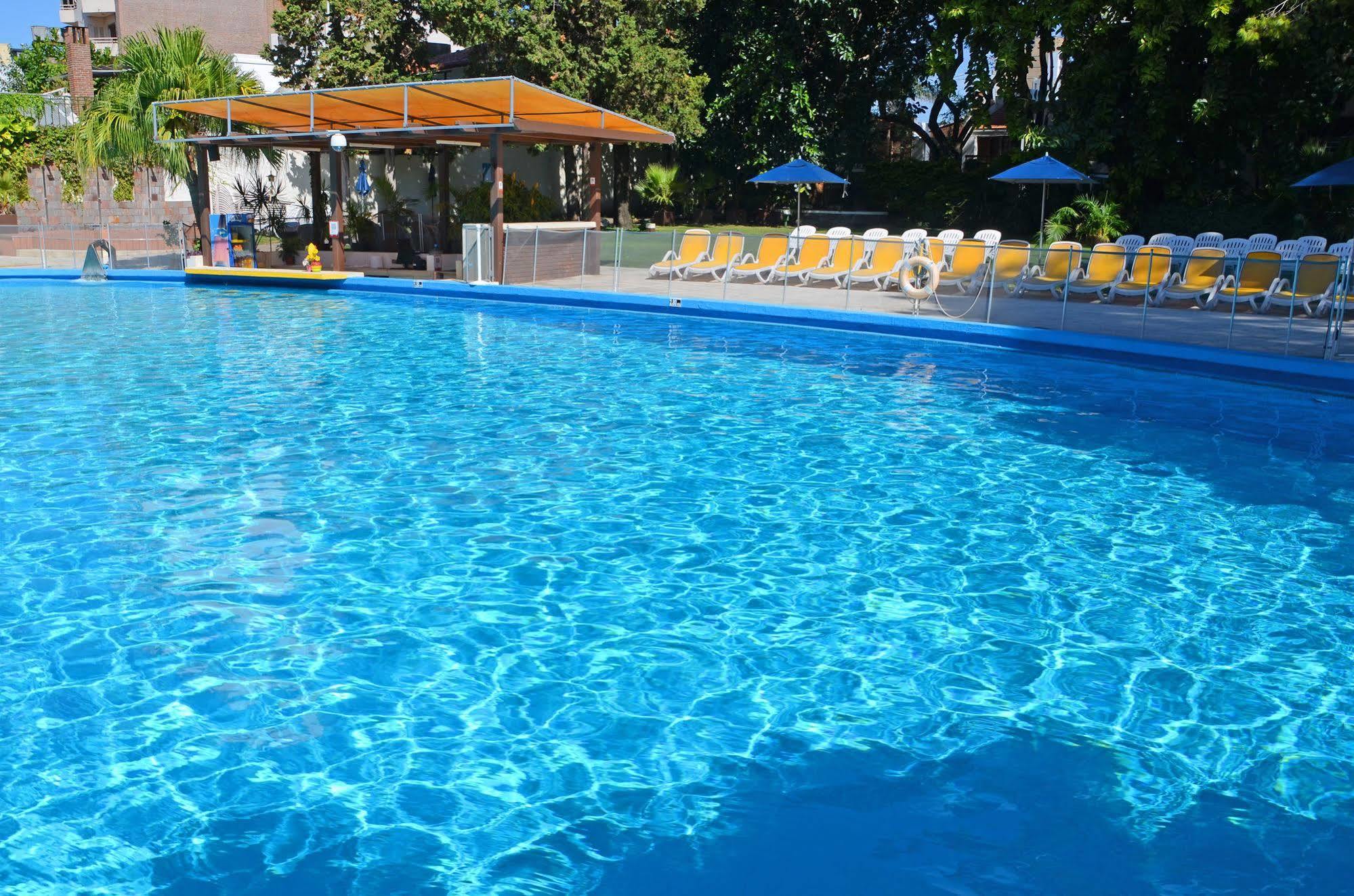 Howard Johnson Plaza Resort & Casino Mayorazgo Paraná Extérieur photo Swimming pool