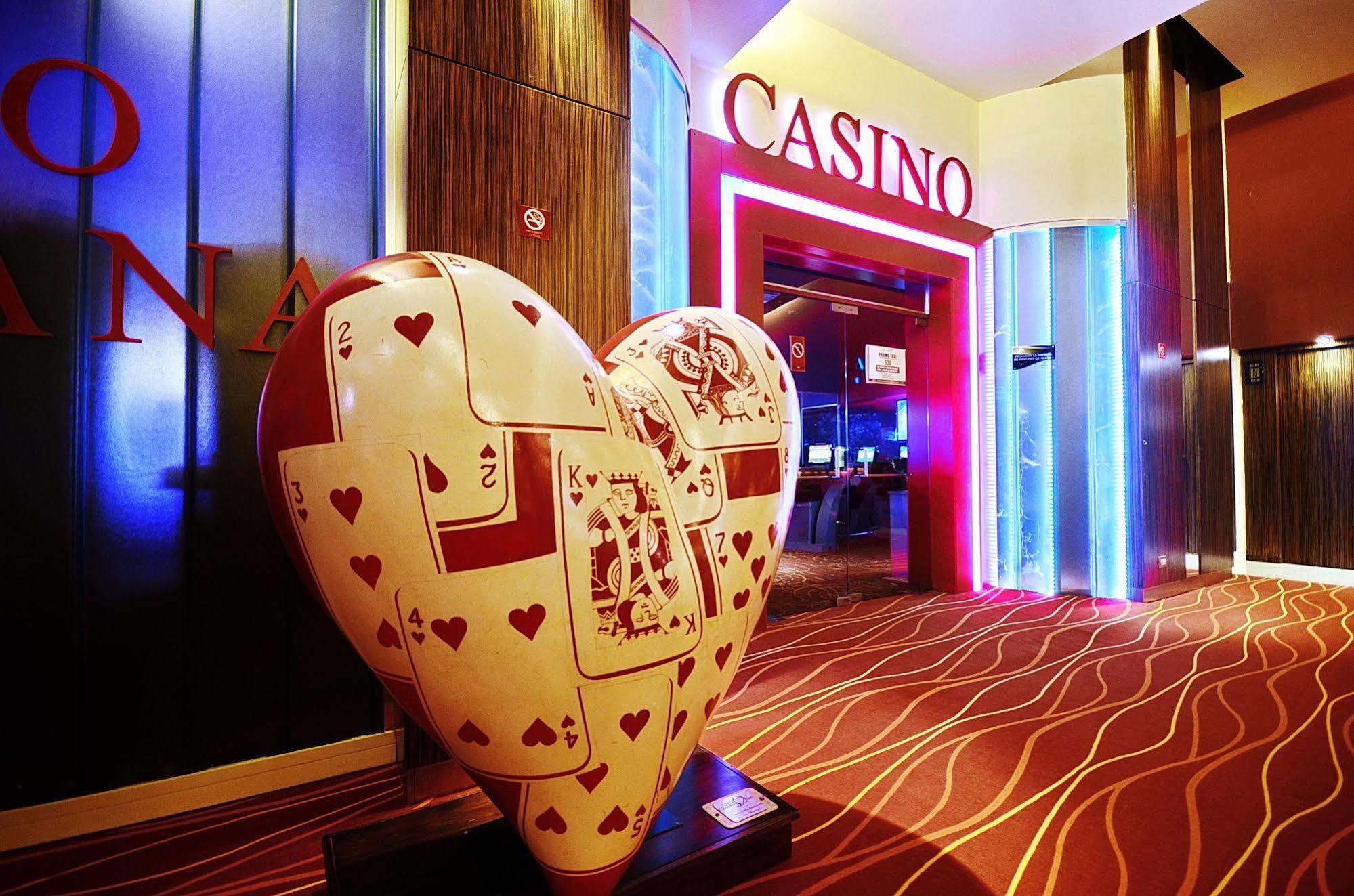 Howard Johnson Plaza Resort & Casino Mayorazgo Paraná Extérieur photo Casino