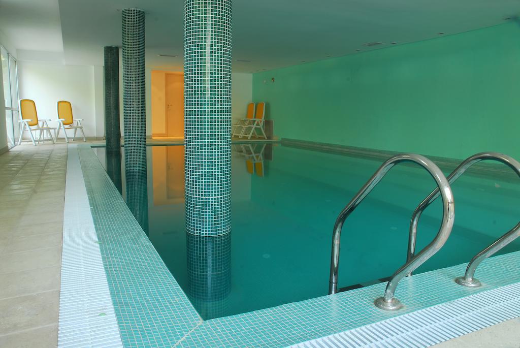Howard Johnson Plaza Resort & Casino Mayorazgo Paraná Extérieur photo A swimming pool