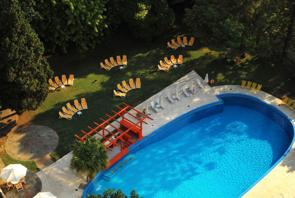 Howard Johnson Plaza Resort & Casino Mayorazgo Paraná Extérieur photo Butterfly garden